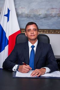 Lic. Gerardo Solís